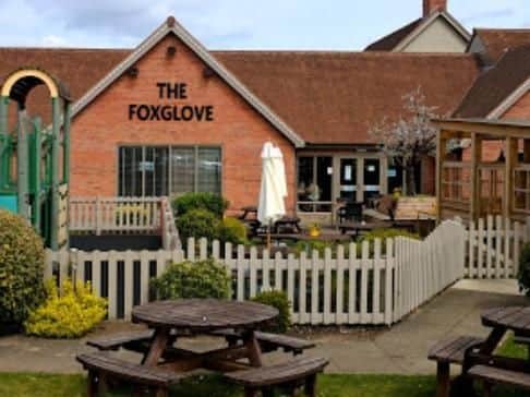 Warm, rustic setting for British food, plus a garden-style patio and play area. In Fulmar Drive, Forest Town.