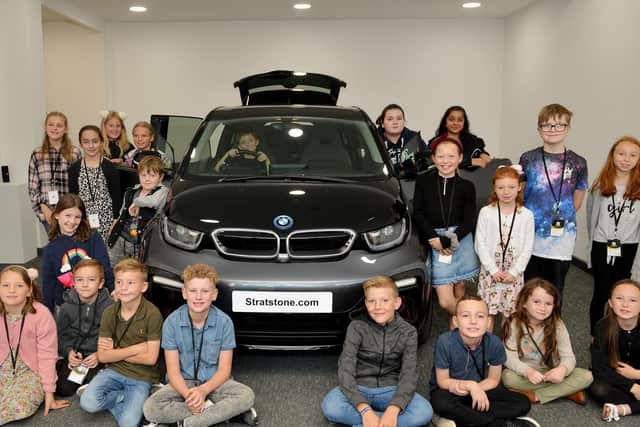 Youngsters with BMW's electric cars