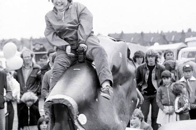 1981: Did you go on the rodeo machine at Mansfield Carnival? I wonder what the longest time staying on the mechanical beast was.
