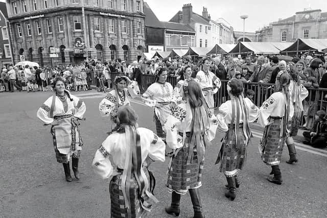 1981: Crowds gather at the Bank Holiday medieval market in Mansfield to watch these fabulous dancers. Did you attend this event or maybe youre one of the dancers?