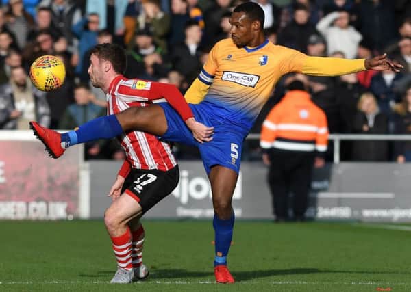 Picture Andrew Roe/AHPIX LTD, Football, EFL Sky Bet League Two, Lincoln City v Mansfield Town, Sincil Bank, 24/11/2018, K.O 3pm

Mansfield's Krystian Pearce battles with Lincoln's Shay McCartan

Andrew Roe>>>>>>>07826527594
