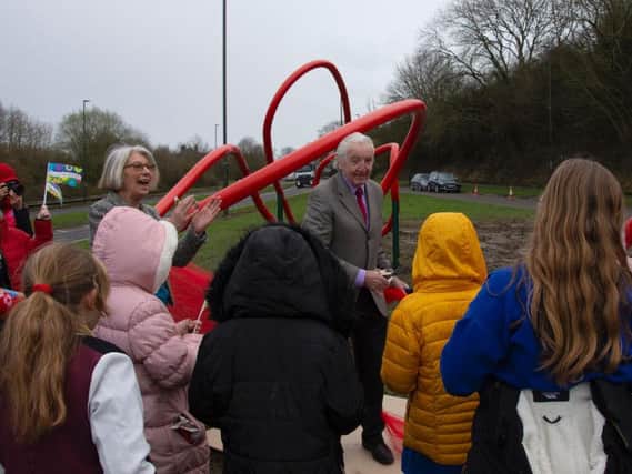 MP Dennis Skinner at the unveiling of the sculpture in Doe Lea.