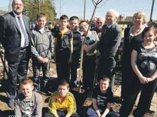 Staff and pupils at Beech Hill School in Mansfield plant a tree in memory of long-serving former teacher Sheila Wood.