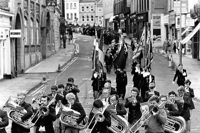 1985: A superb shot of a parade to commemorate VJ Day in Mansfield. Did you attend this?