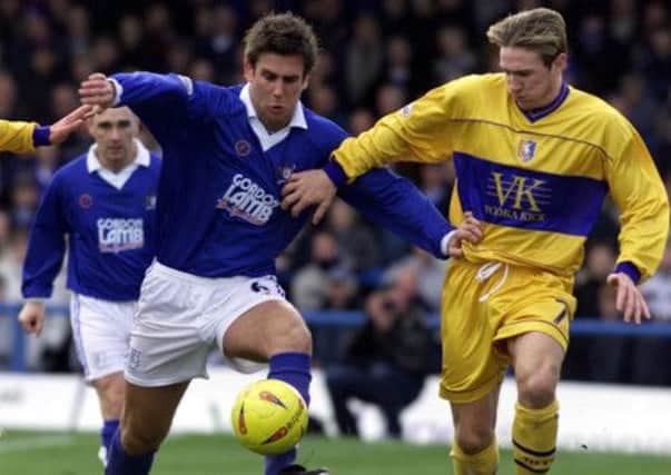 Chesterfield Town's Stuart Howson and Mansfield Town's Liam Lawrence (R) battle for the ball during their Nationwide Division Two match at the Recreation Ground, Chesterfield, Saturday January 18, 2003. PA Photo: Steve Parkin
THIS PICTURE CAN ONLY BE USED WITHIN THE CONTEXT OF AN EDITORIAL FEATURE. NO UNOFFICIAL CLUB WEBSITE USE.