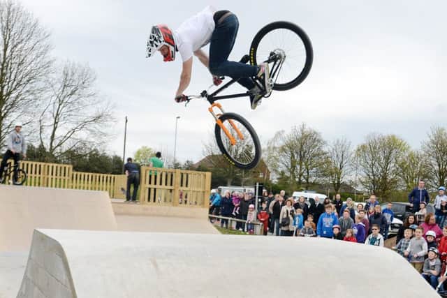 New skate park opens in edwinstowe. demonstration