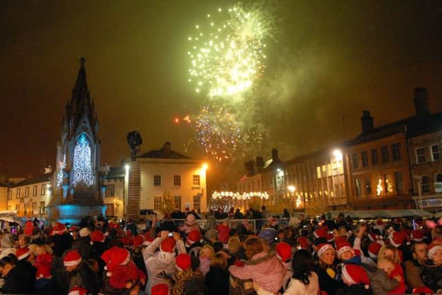 NMAC10-3109-24Mansfield Christmas Lights switch onFirework finale.