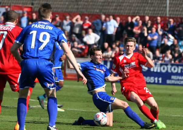 Alfretons Jimmy Phillips beats Grimsby defender Shaun Pearson to the ball.