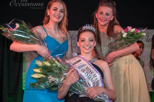 Pic Mis Mansfield Outstanding Teen 2015, from left : runner-up Anna Broadhead,  winner Ellie Rose Walker, second runner-up Layla Allsop.