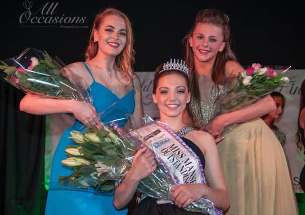 Pic Mis Mansfield Outstanding Teen 2015, from left : runner-up Anna Broadhead,  winner Ellie Rose Walker, second runner-up Layla Allsop.