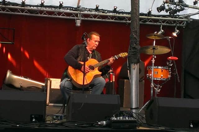Dick Gaughan playing at Stainsby Festival