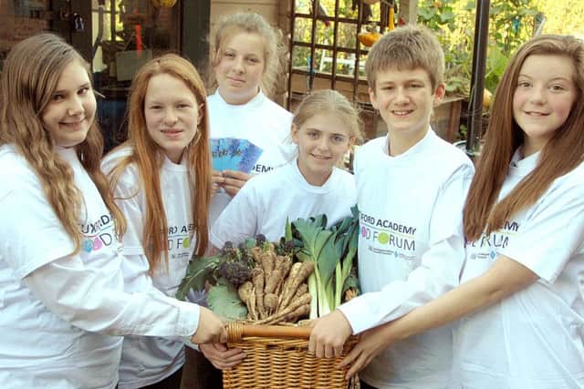 Tuxford Academy GardenersPupils at Tuxford Academy pictured with the Garden Vouchers given to the School in exchange for produce grown for the school kitchen.Pictured from the left are; Lydia Battersby, Lucy Marshall, Ashley Hope, Amelia Fletcher, Claude Wallace and  Kathryn Daly