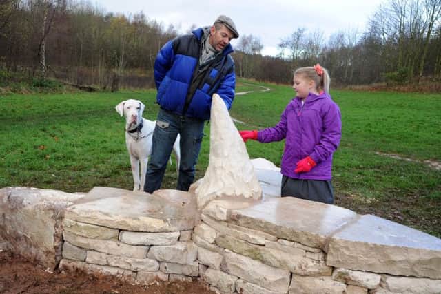 Sculptor Ewan Allinson chats about the Scimitar Flower with Morgan Emery from Langwith Basset Primary School.