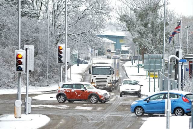 Heavy snow starts to fall in Mansfield.