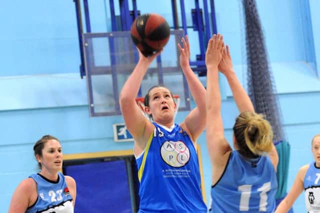 Action between Mansfield Giants Women v Lancashire Spinners.