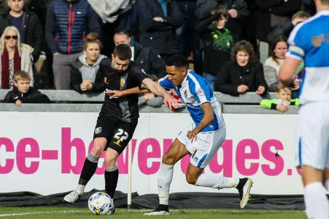 Mansfield Town'sDaniel Alfei pushes forward - Pic Chris Holloway
