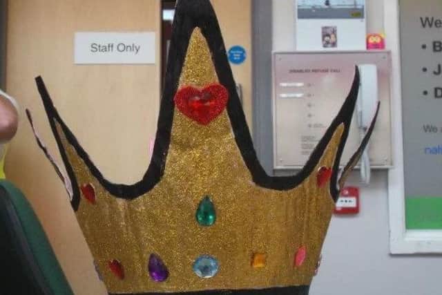 Thieves have stolen a winning crown from Mansfield bus station.