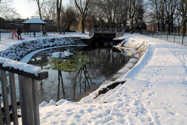 NWGU 27-12-14 Snow,  Snow Scene in Canch Park, Worksop