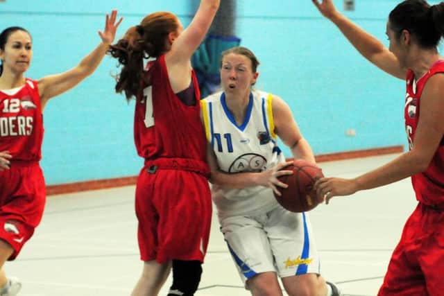 Mansfield Giants' women's team romped to victory, even though captain Alison Bridge was still out injured.