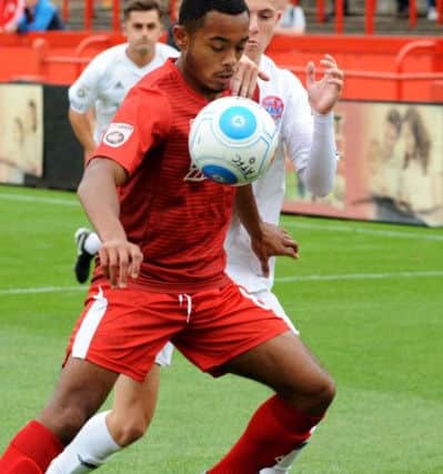Kallum Mantack in action for Alfreton.
