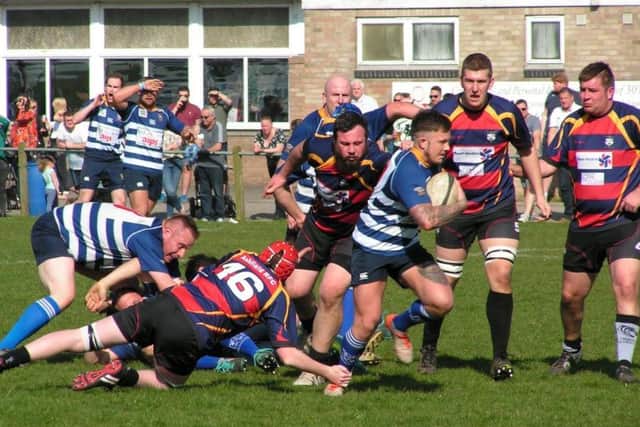 Replacement scrum-half Steve Repton on the run during Mansfields 30-23 victory over local-derby rivals, Ashfield.