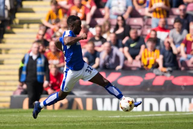 Bradford City vs Chesterfield - Jordan Slew controls the ball - Pic By James Williamson