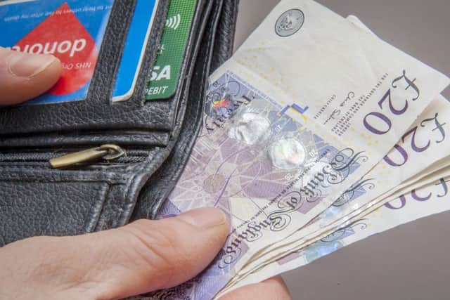 Police have issued advice on how to avoid becoming a victim of pickpocketing this Christmas.