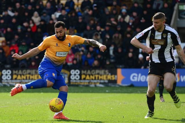 Picture by Howard Roe/AHPIX.com;Football;Skybet; League Two;EFL;Notts County v Mansfield Town17/3/2018  KO 1.00 pm; Meadow Lane;copyright picture;Howard Roe;07973 739229Stag's Kane Hemmings has a shot at goal