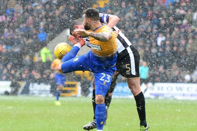 Picture by Howard Roe/AHPIX.com;Football;Skybet; League Two;EFL;Notts County v Mansfield Town17/3/2018  KO 1.00 pm; Meadow Lane;copyright picture;Howard Roe;07973 739229Stag's Kane Hemmings tussles with County's Richard Duffy
